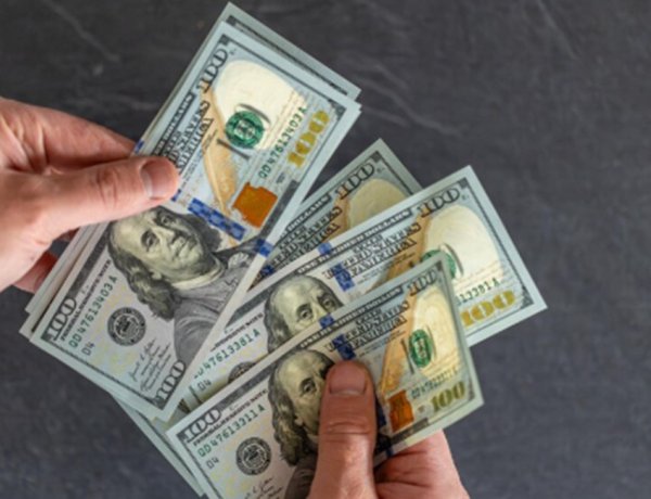 Dolar Tembus Rp18.095, Warga Purwakarta Rasakan Dampak Berbeda